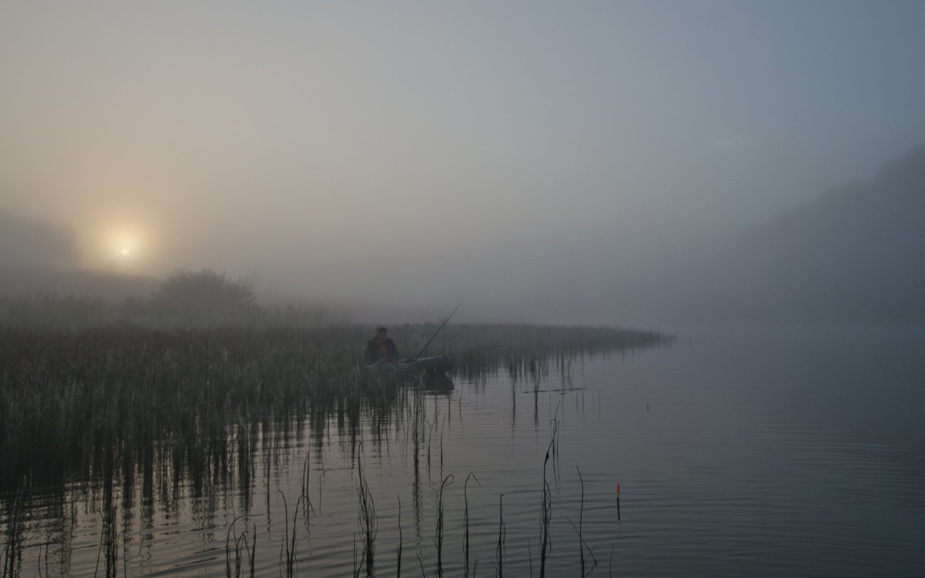 лето озеро новое утро туман рыбак, Михаил Агеев