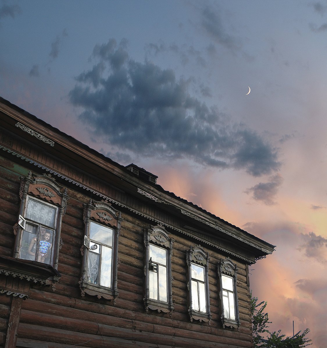 старый город, закат,  молодая луна,, Александр Волобуев