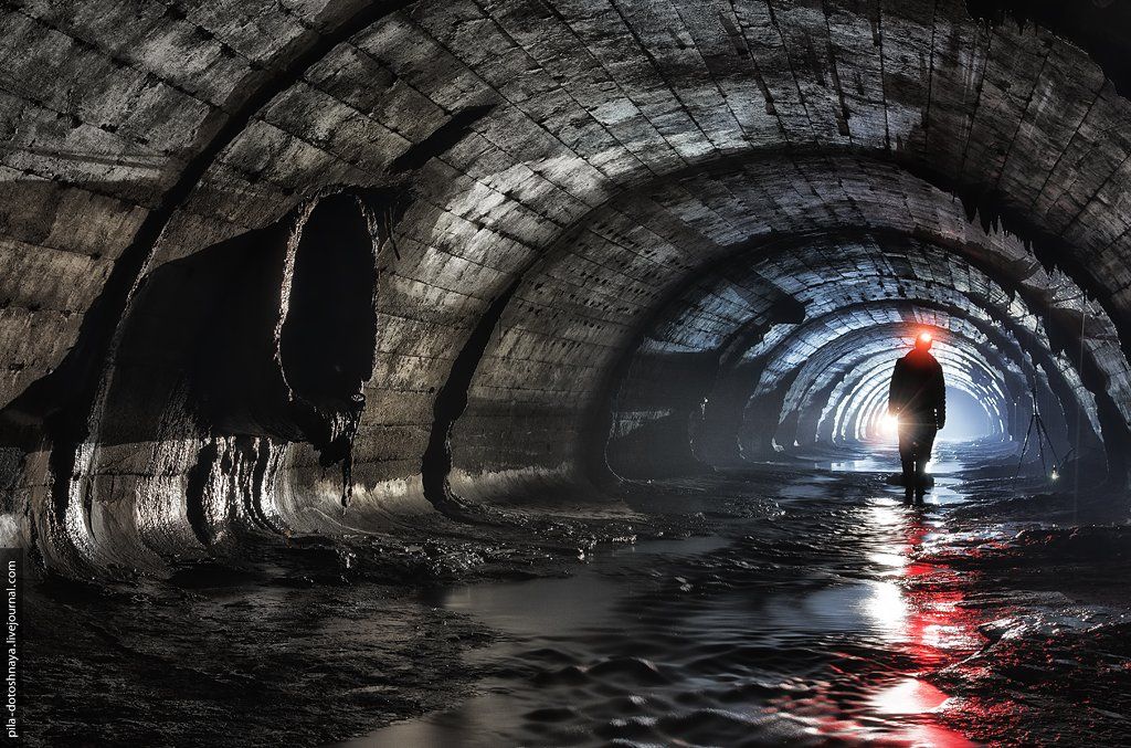 Underground system. Подземная река Клов Киев. Подземные реки с диггером. Клов место. Диггеры в канализации.