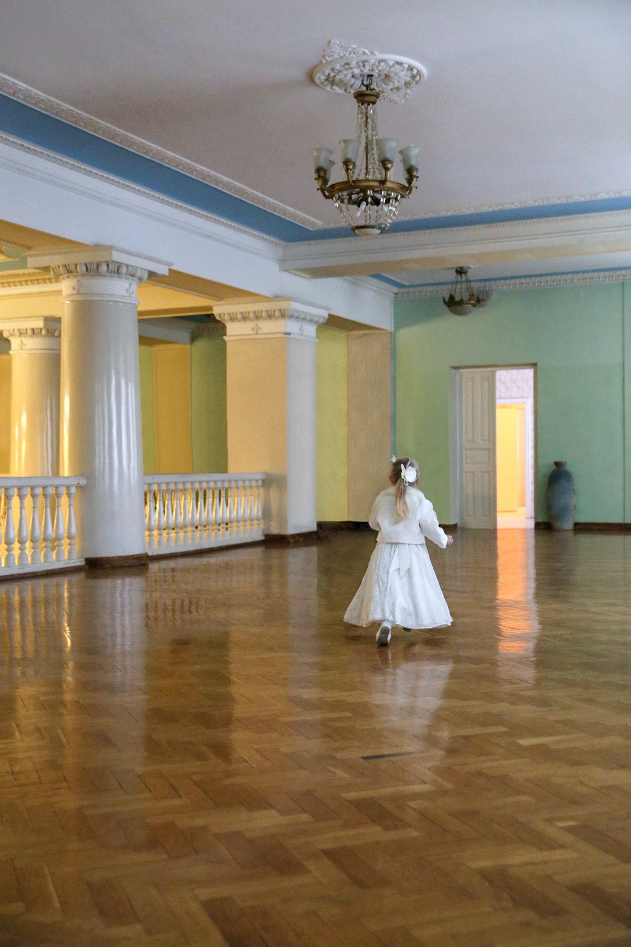 детство, ребенок, девочка, белое платье, принцесса, дворец., Сергей Гойшик