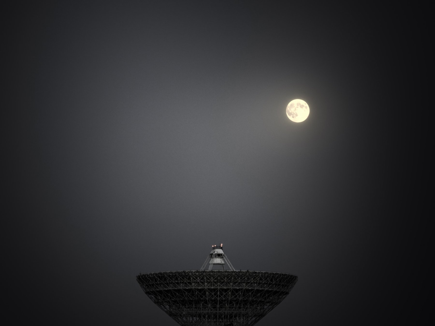 луна; антена; ночь; moon; antenna; night, Олег Болотников