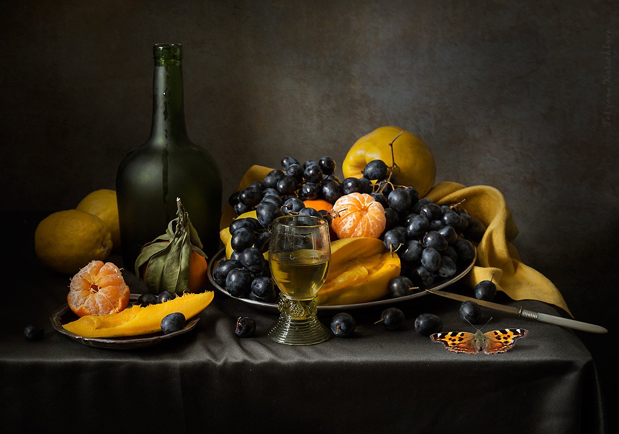манго, черный виноград, вино, мандарины, Tatyana Karachkova