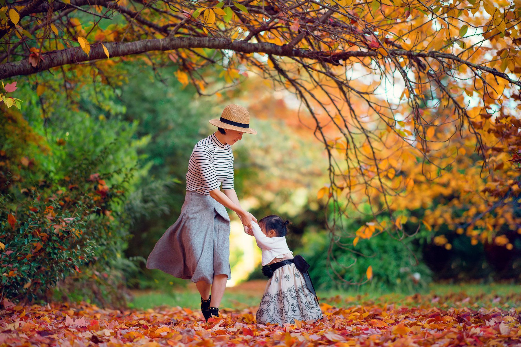autumn, leaves, yellow, red, fall, kid, mother, dancing, together, childhood, colour, girl, celine, Derek Zhang