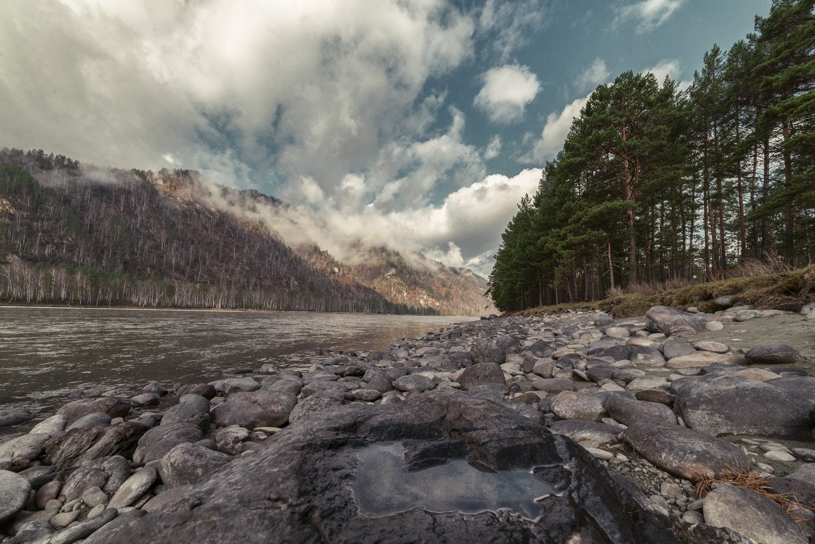 река, берег, камни, вода, облака, утро, весна, путешествие, лес, сосны,, Игорь Токарев