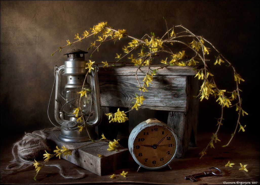 форзиция, цветёт, весна, цветущая, ветка, часы, время, будильник, керосиновая, лампа, натюрморт, ключ, клубок, верёвка, Eleonora Grigorjeva