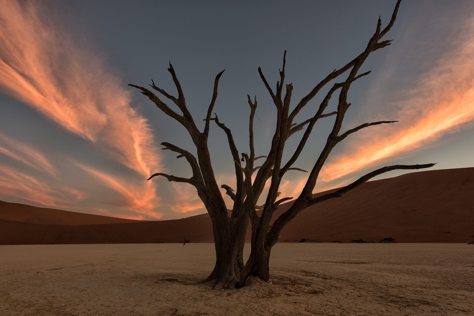 пустыня, песчаные люны, песок, Соссусвлей, Sossusvlei, пустыня Намиб, Намибия, пейзаж, Африка, небо, закат, облака, засуха, безлюдье красота природы, одиночество, Alex Mimo