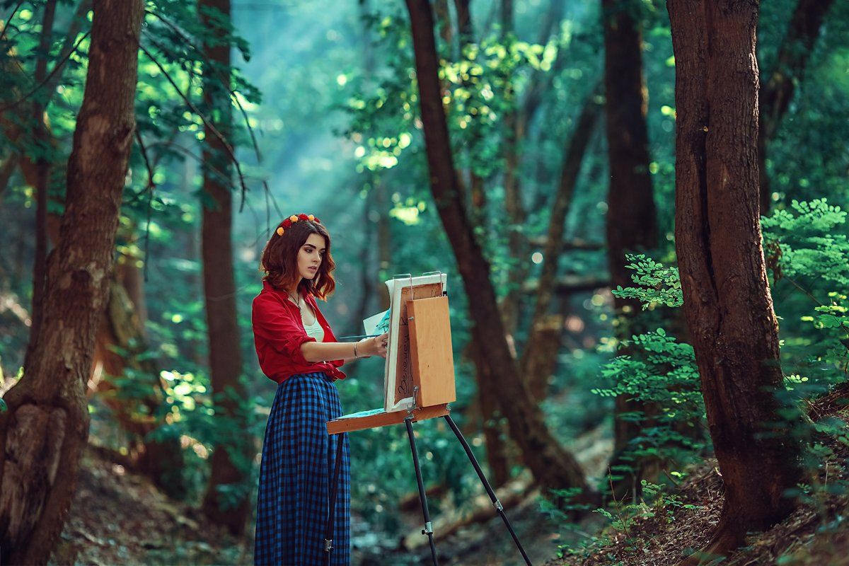 девушка, лес, лето, природа, художник, красота, контраст, цвет, зеленый, красный, рисует, дымка, листья, деревья, Марина Кондратова
