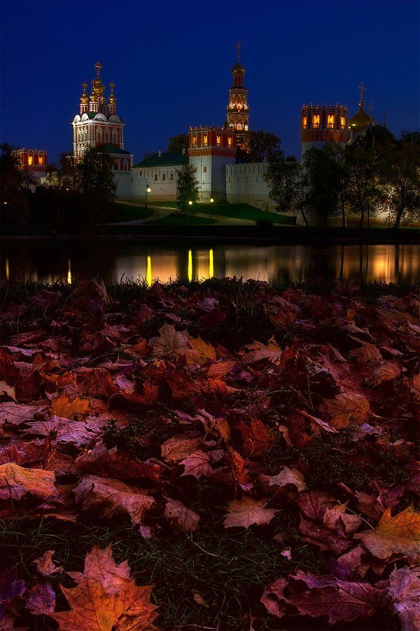город, монастырь, пруд, вечер, пейзаж, отражения, листья, осень, Oleg Dmitriev