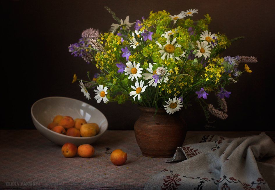 полевые цветы, абрикосы, июнь, Elena Pankova