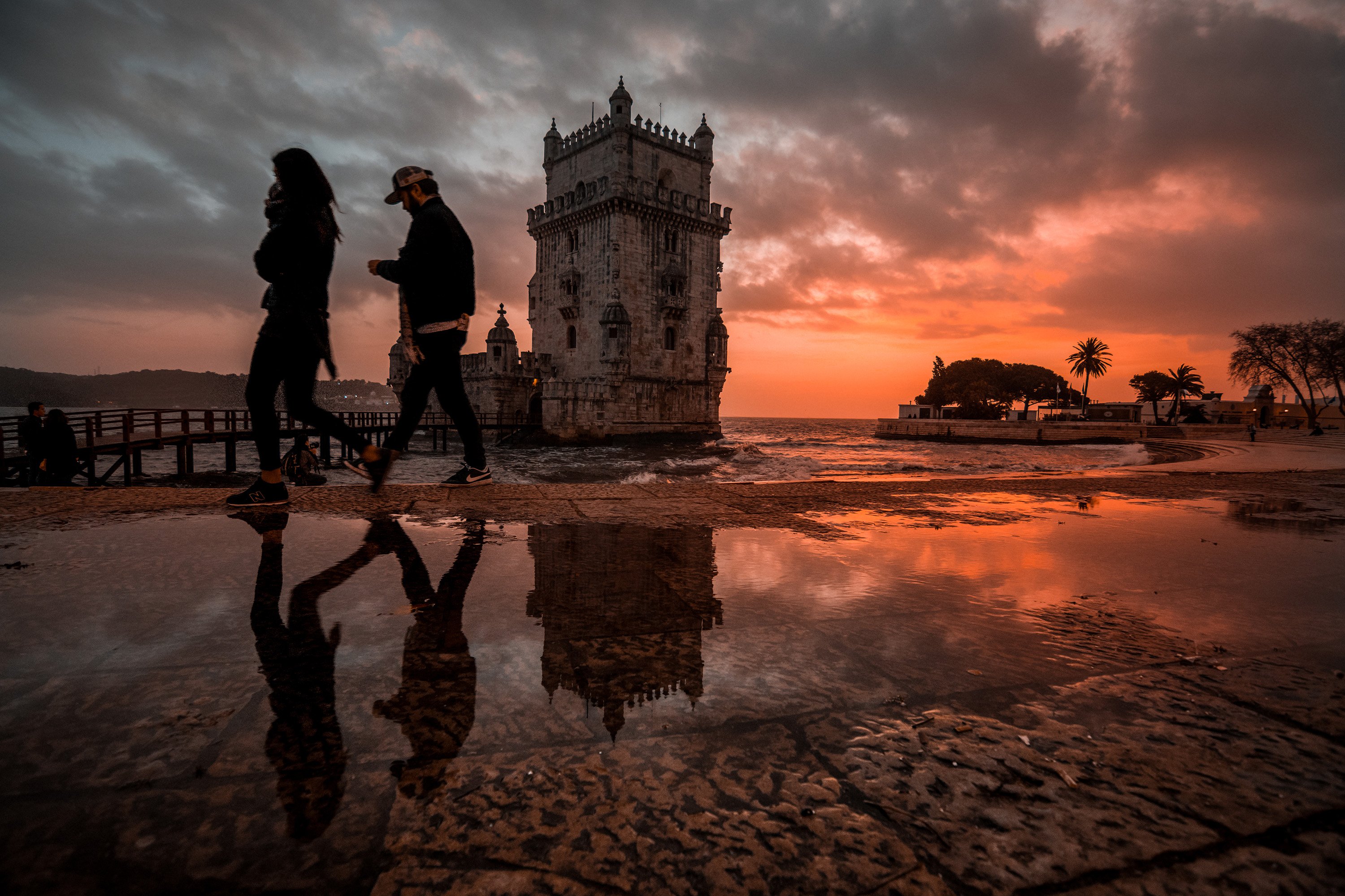 street, streetphotography, sunset, monument, people, orange, clouds, cloudscape, reflections, Antonio Coelho