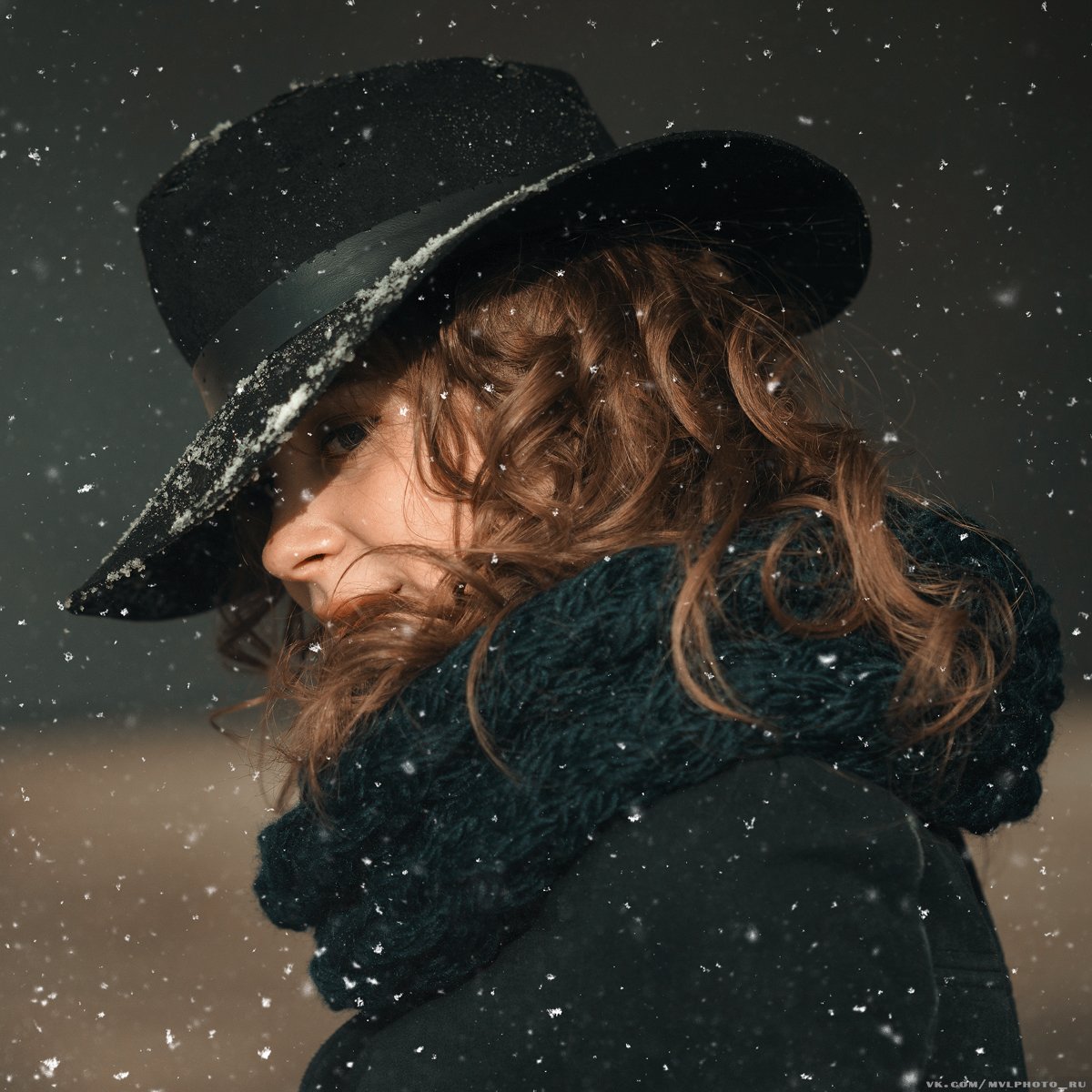 снег, шляпа, зима, шарф, волосы, девушка, взгляд, Вадим Миронов