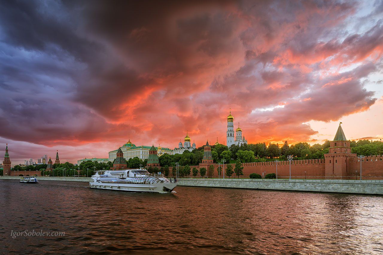 москва, кремль, вечер, закат, облака, кремлевская набережная, москва-река, Соболев Игорь