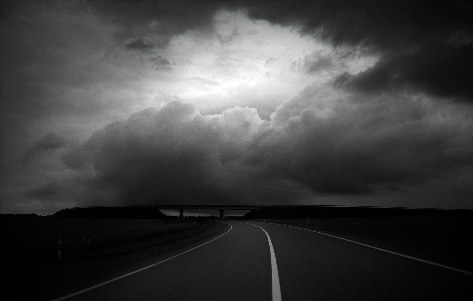 дорога, черно-белое, облака, шторм, гроза, пустота, ч/б, Харланов Никита