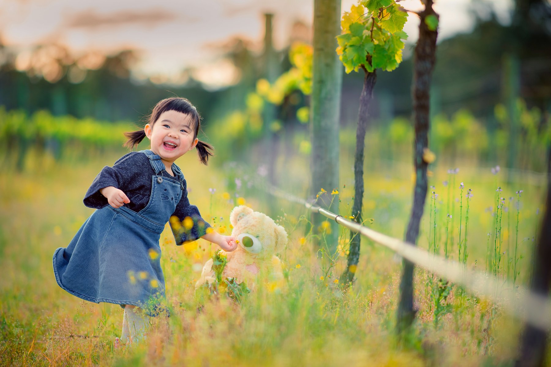 vineyard, kid, child, girl, grass, cute, family, Derek Zhang