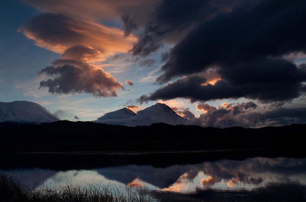 камчатка, облака, рассвет, извержение, ключевская, озеро, отражение, Денис Будьков