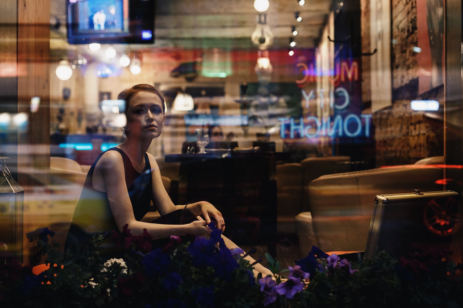 girl,cafe,street,city,night,mood,light,neon,car,reflection,beauty, Алексей Гусев