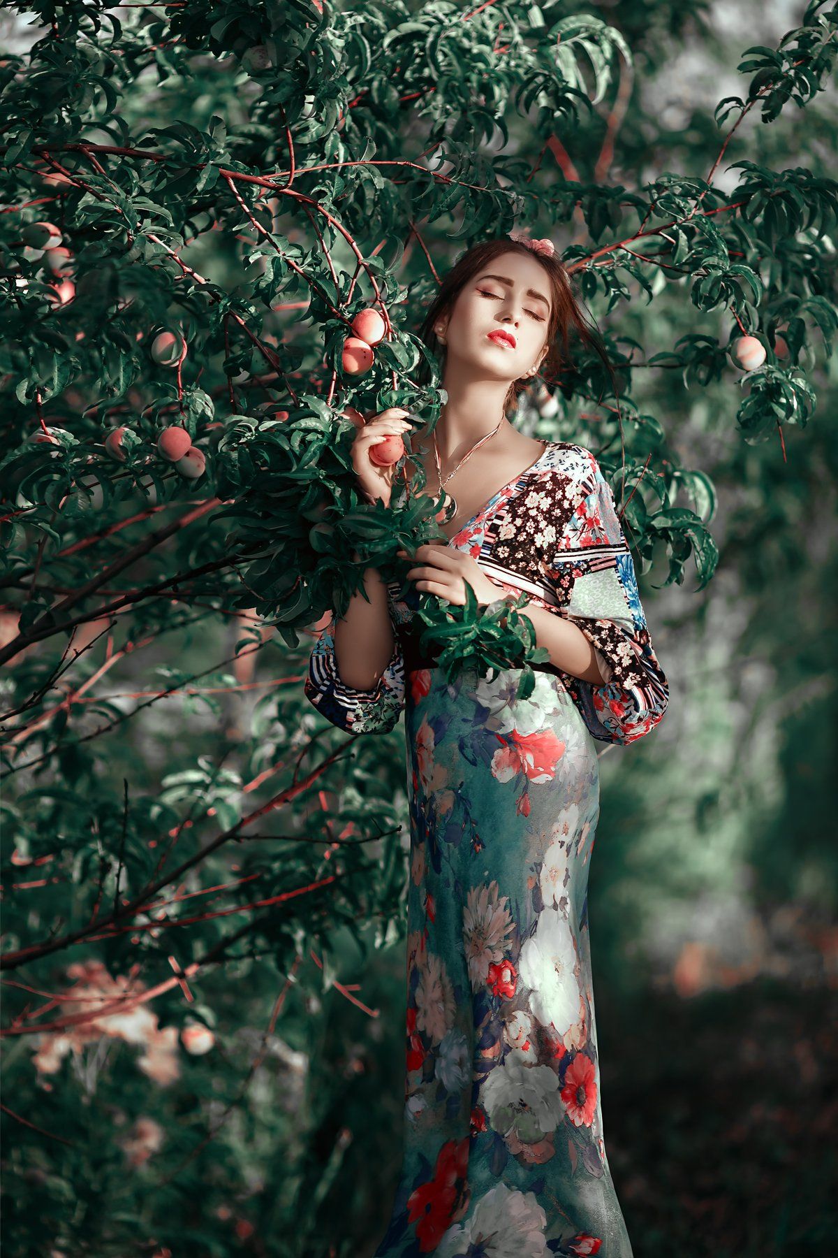 девушка, персики, мода, бьюти, красота, сад, зеленый, красный японский стиль, Марина Кондратова