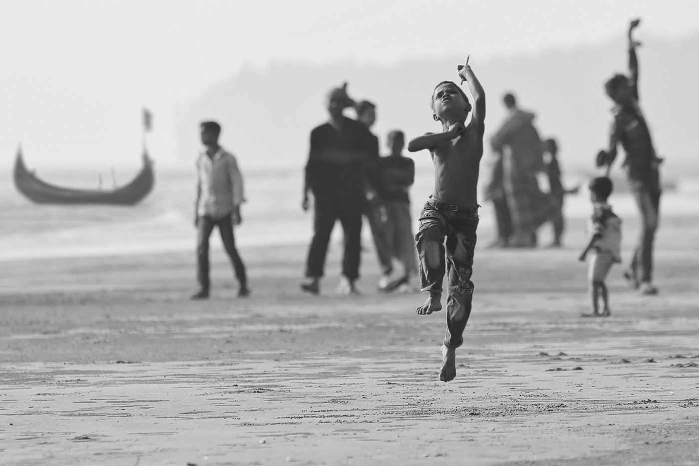 мальчик, пацан, бангладеш, полёт, прыжок, бенгальский залив, лодка, песок, люди, ALLA SOKOLOVA