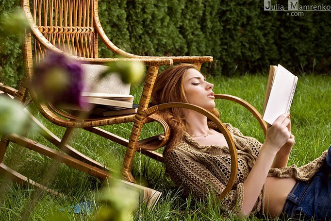 двор, улица,девушка,книга,кресло,природа,трава, Юля