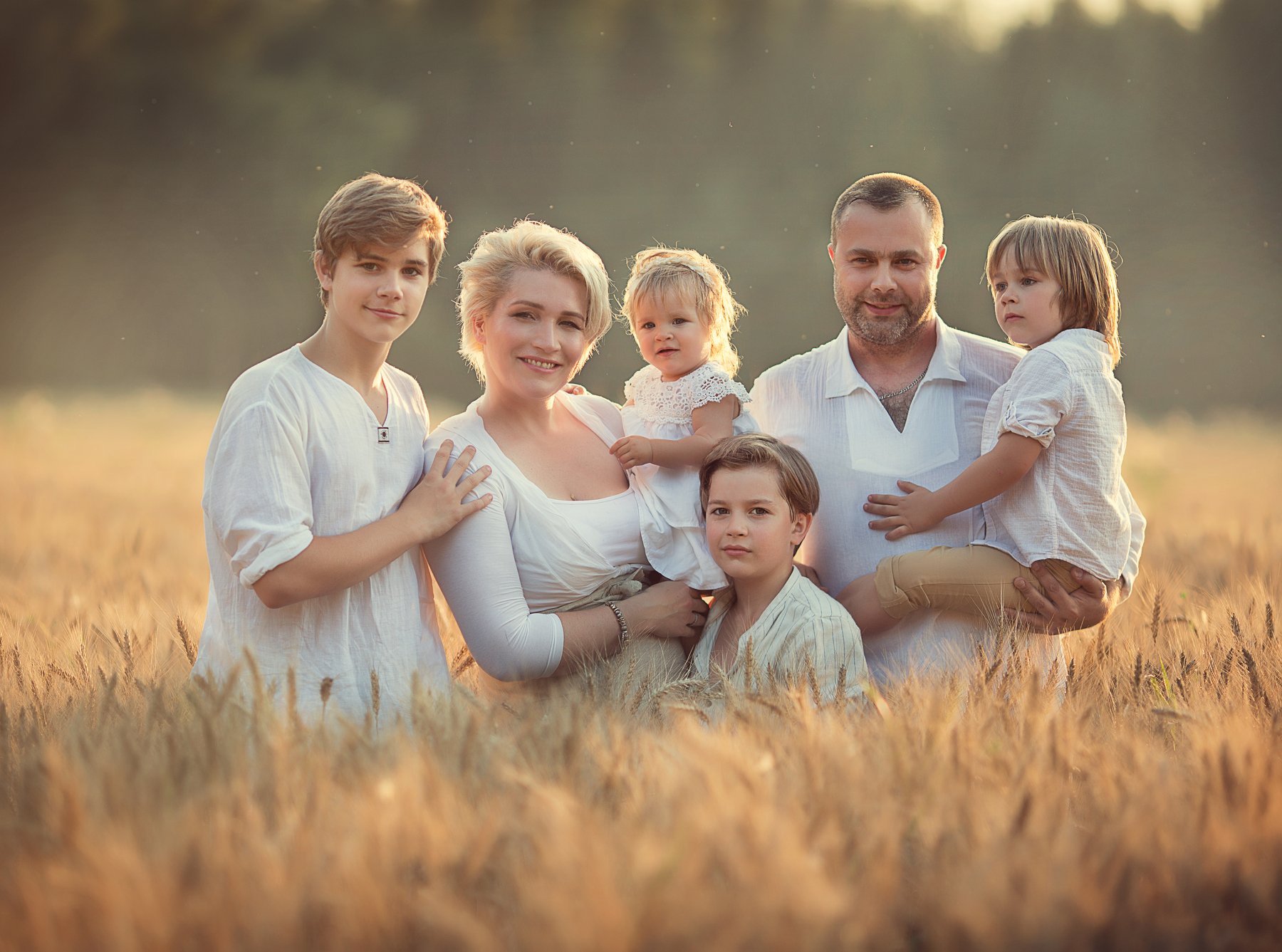 Идеальная семья рассказы. Красивая семья. Фотография семьи. Семейная фотосессия. Семья блондинов.