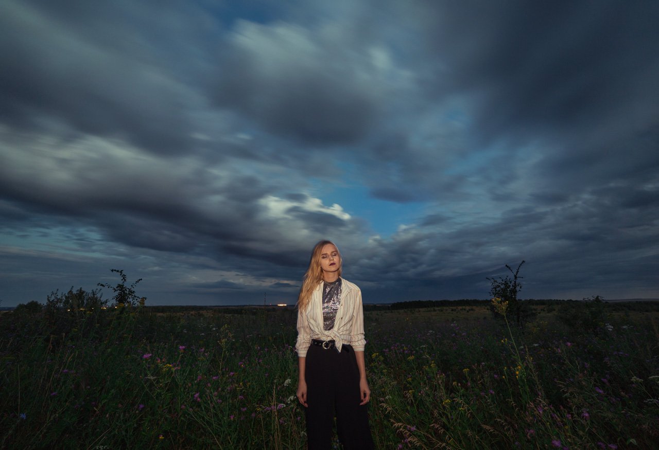 портрет, девушка, samyang, облака, природа, поле, длинная выдержка, вспышка, Артемий Тузов