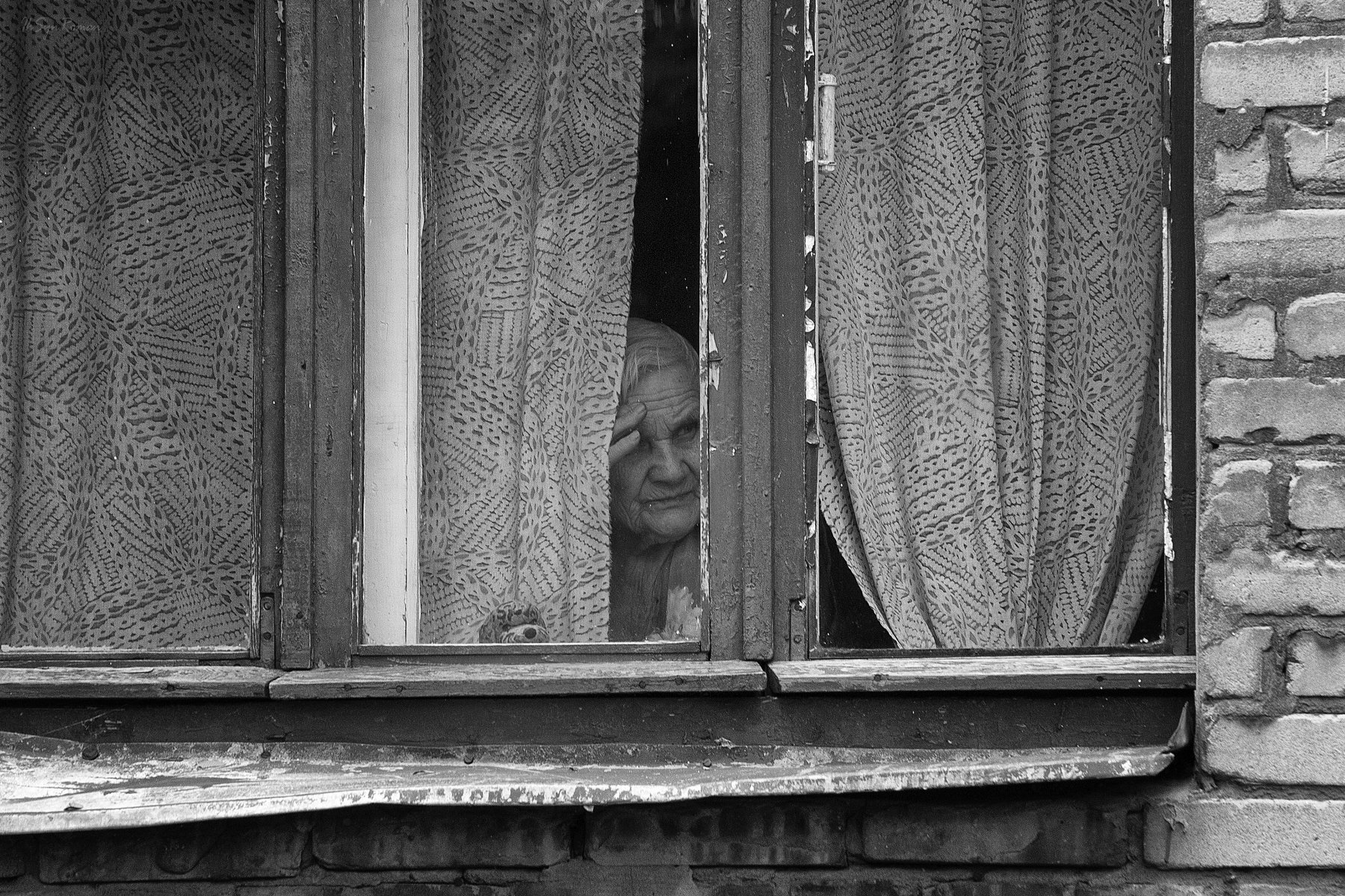 женщина,жанр,улица,дом,окно, Roma  Chitinskiy