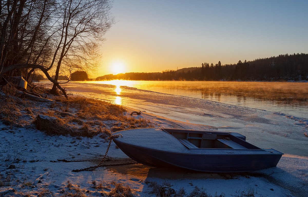 зима,утро,рассвет,река,берега,лодка,пейзаж,мороз, Евгений Плетнев