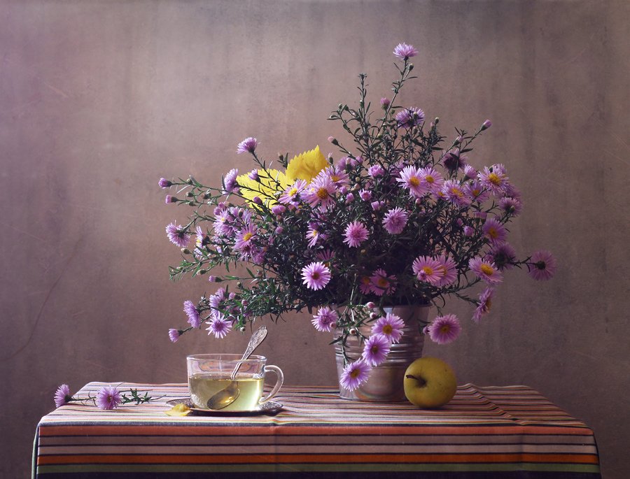 натюрморт, осень, сентябрь, цветы, сентябрины, яблоко, чай, Курочкина Диана