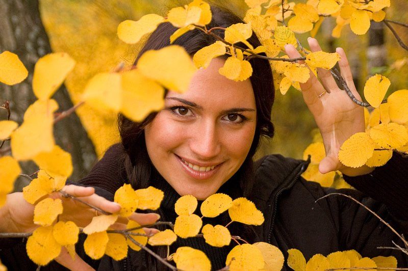 настя, девушка, осень, дерево, листья, листва, желтый, Павел Круглик