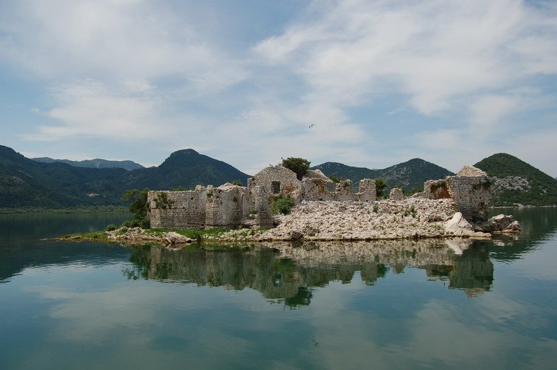 черногория. скадарское озеро. крепость. монастырь. остров., Varelka