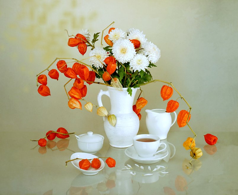 funtry, букет, ваза, композиция, натюрморт, ноябрь, осень, отражение, посуда, физалис, хризантемы, цветы, чай, funtry