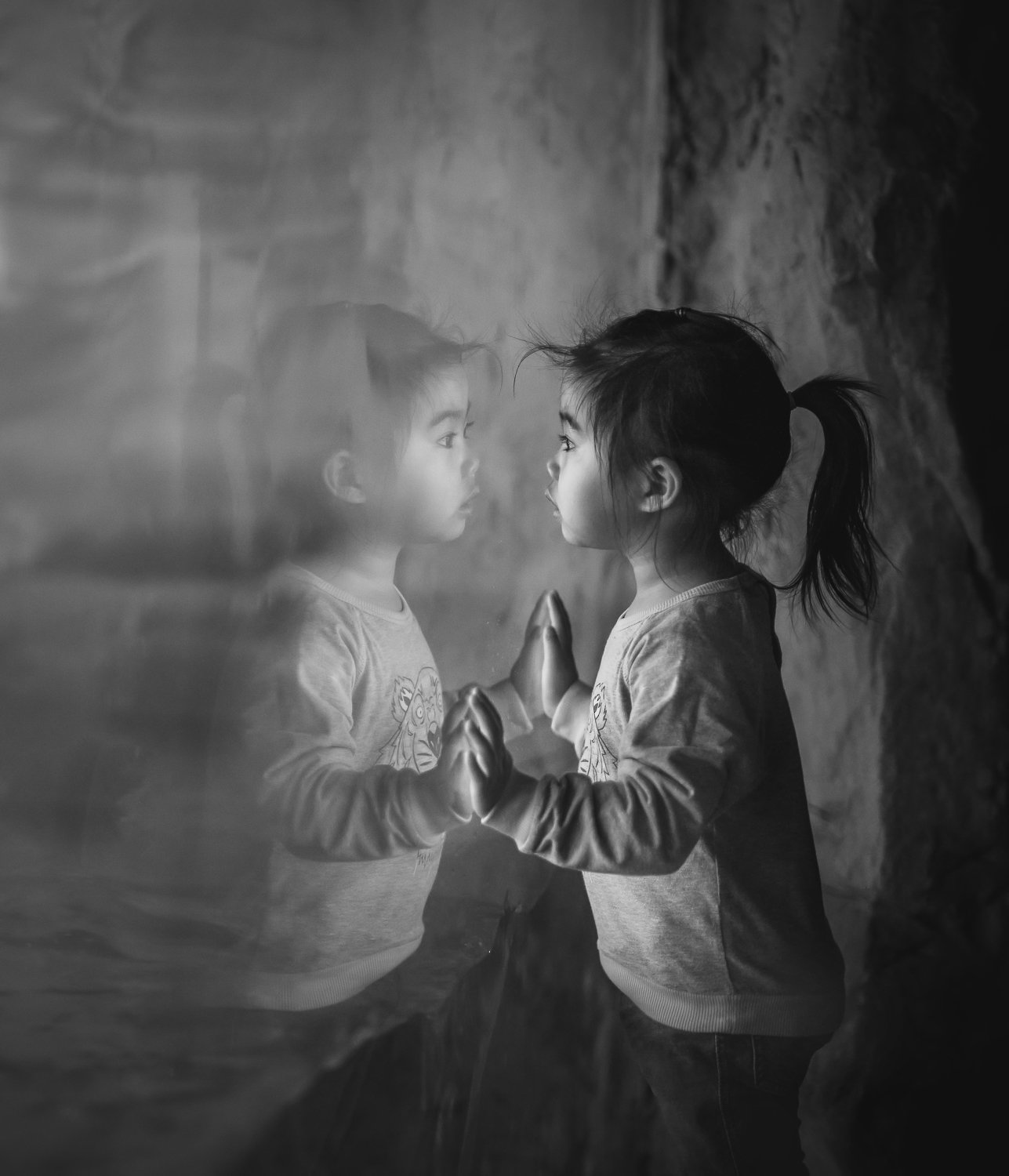 mirror, kid, bw, reflection, face, mood, childhood, Derek Zhang