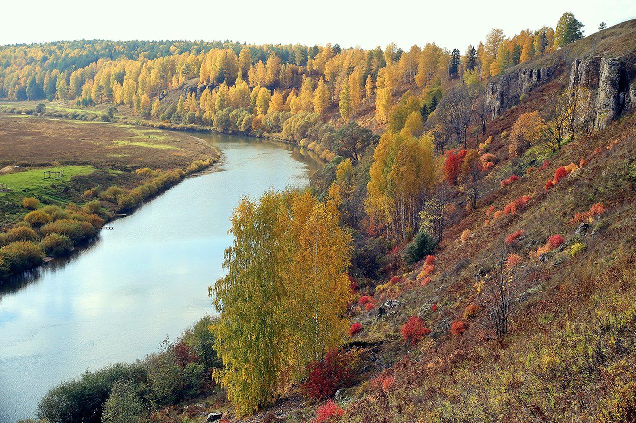 Нёмда река в Костроме осень