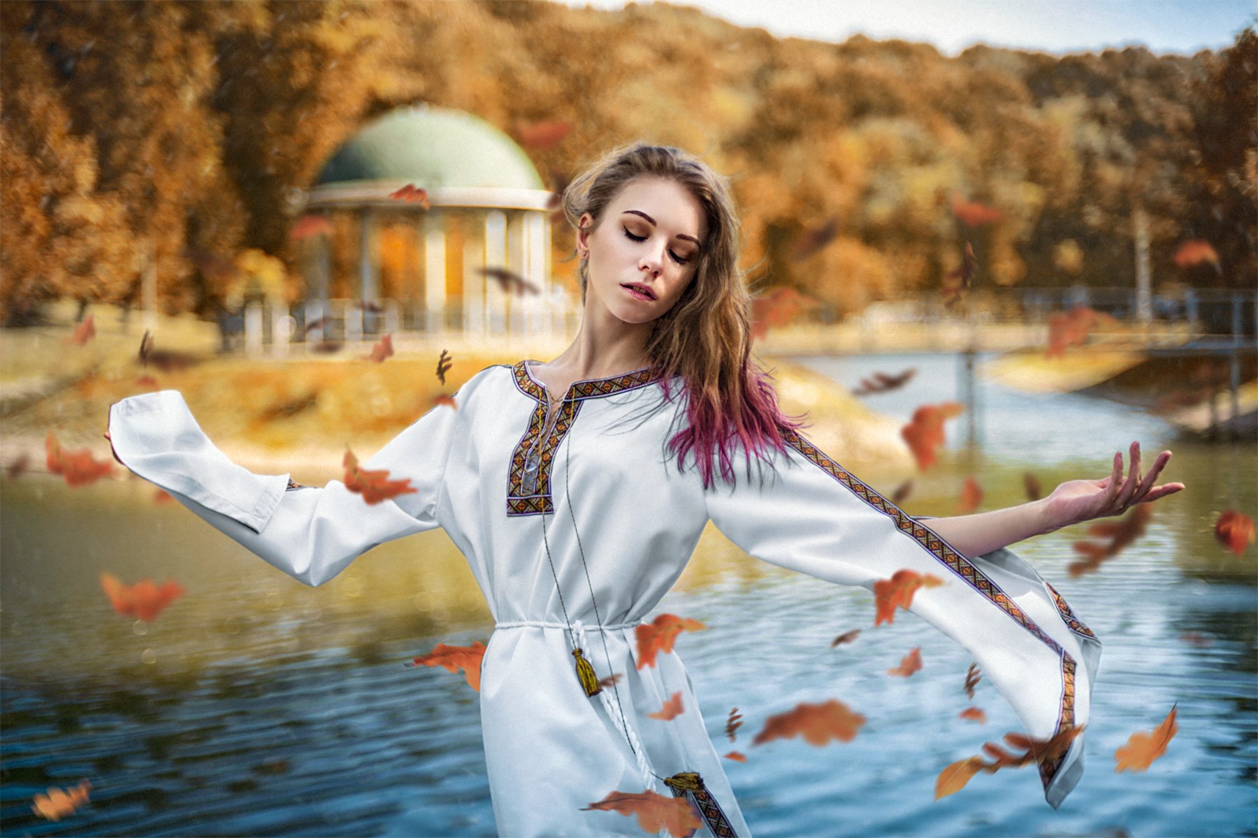 портрет, девушка, осень, национальный, сарафан, листья, пруд, Дмитрий Чесноков