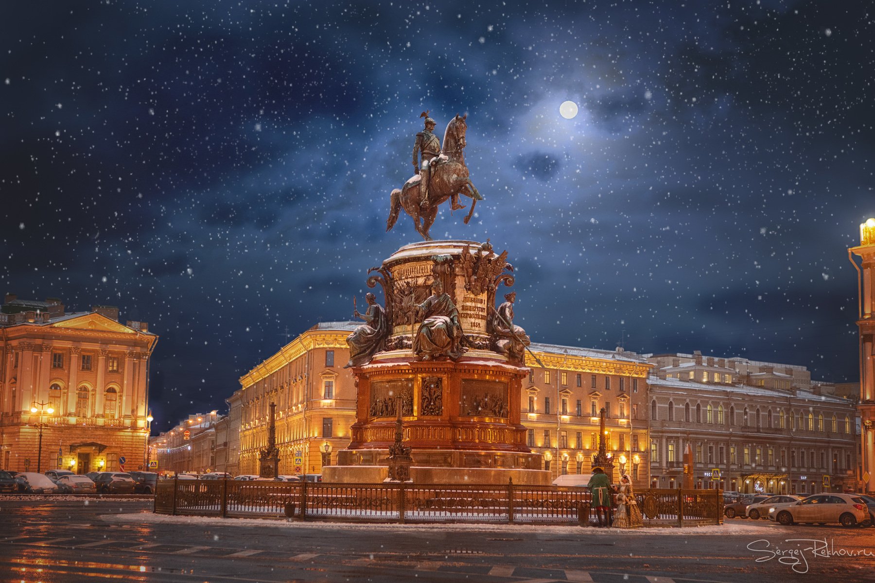 Памятник Николаю 1 на Исаакиевской площади ночью