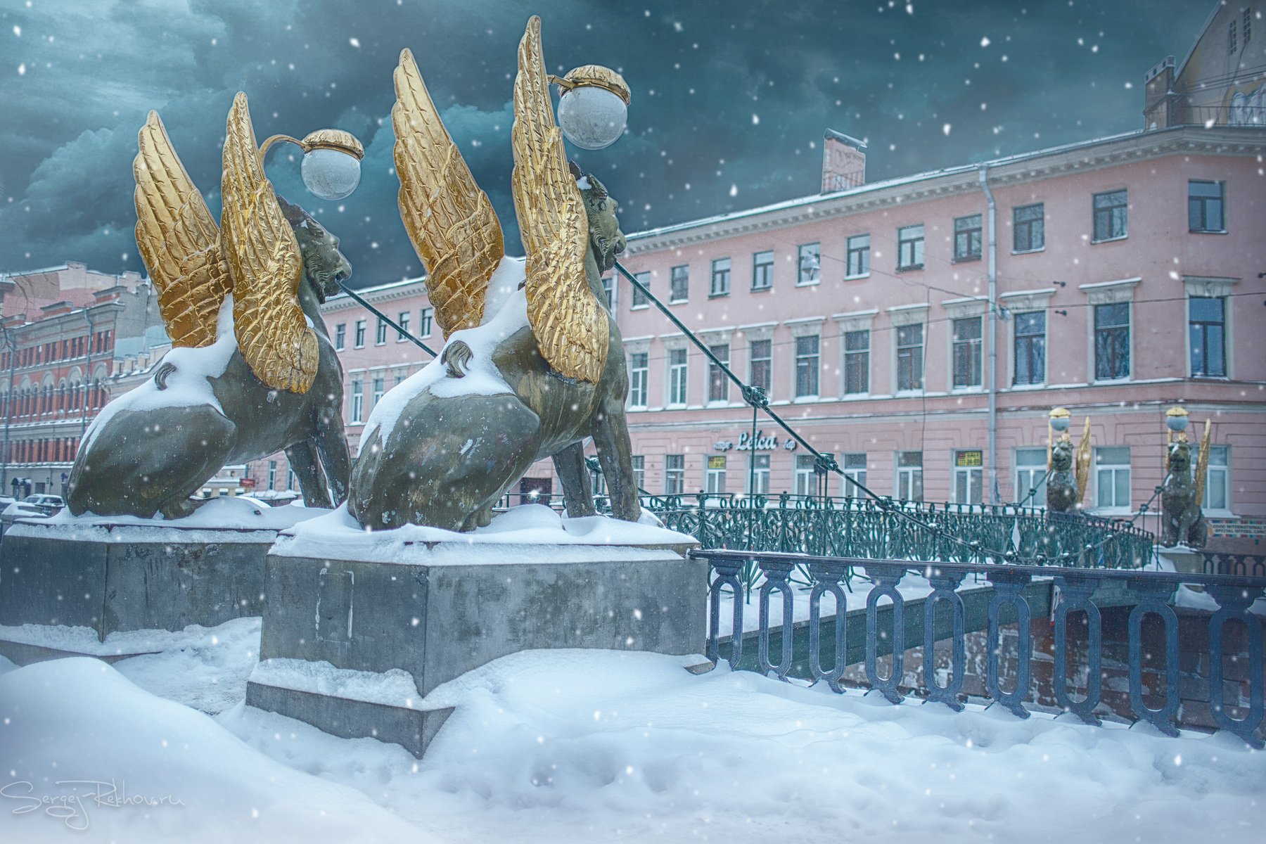 Зимний банковский мост весь Санкт Петербурге