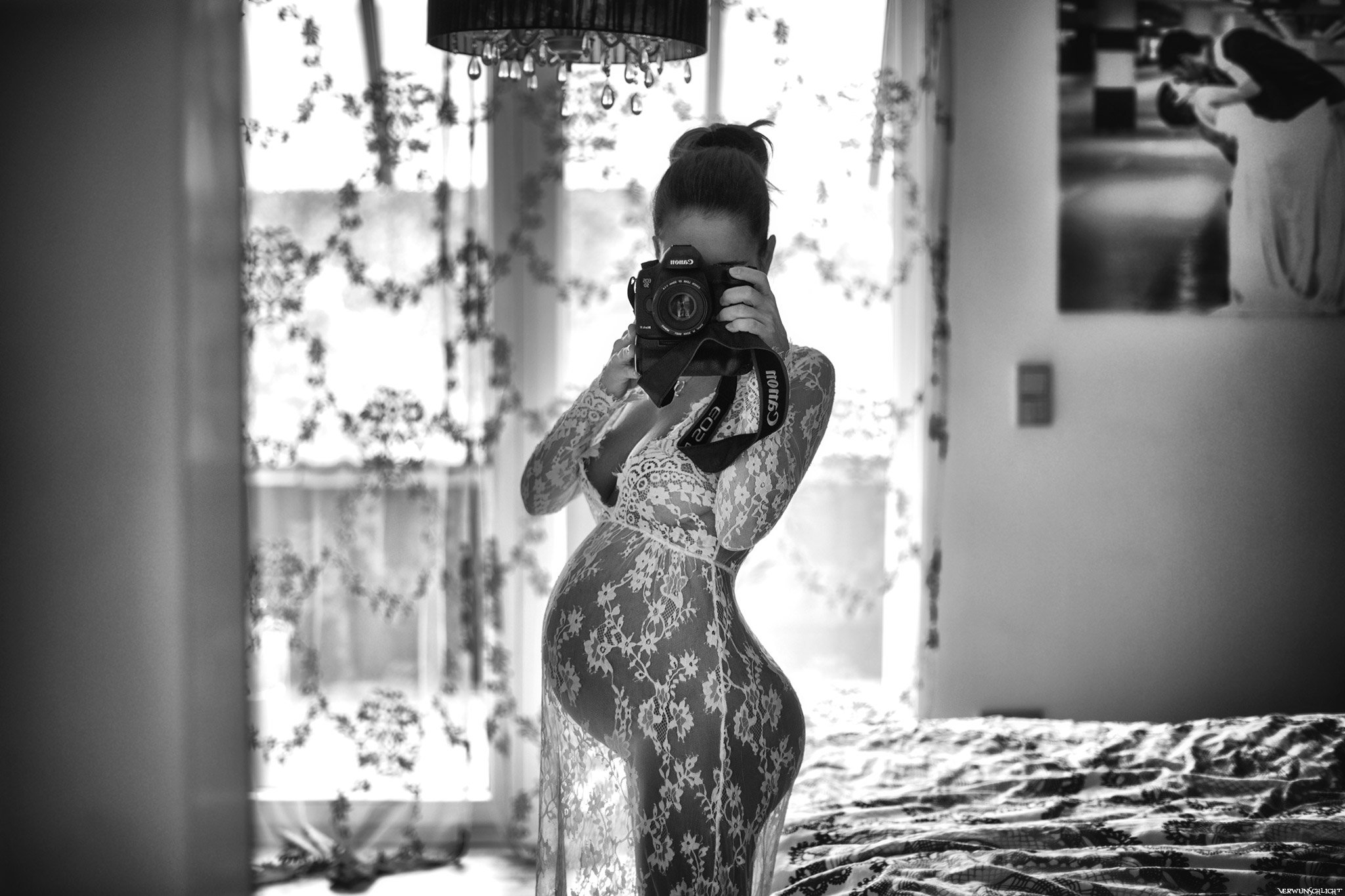 woman#sensual#silhouette#pregnant#belly#skin#dress#transparent#blackandwhite#emotionally#intensive#mood#bedroom#proud#portrait#self#, Verwunschlicht