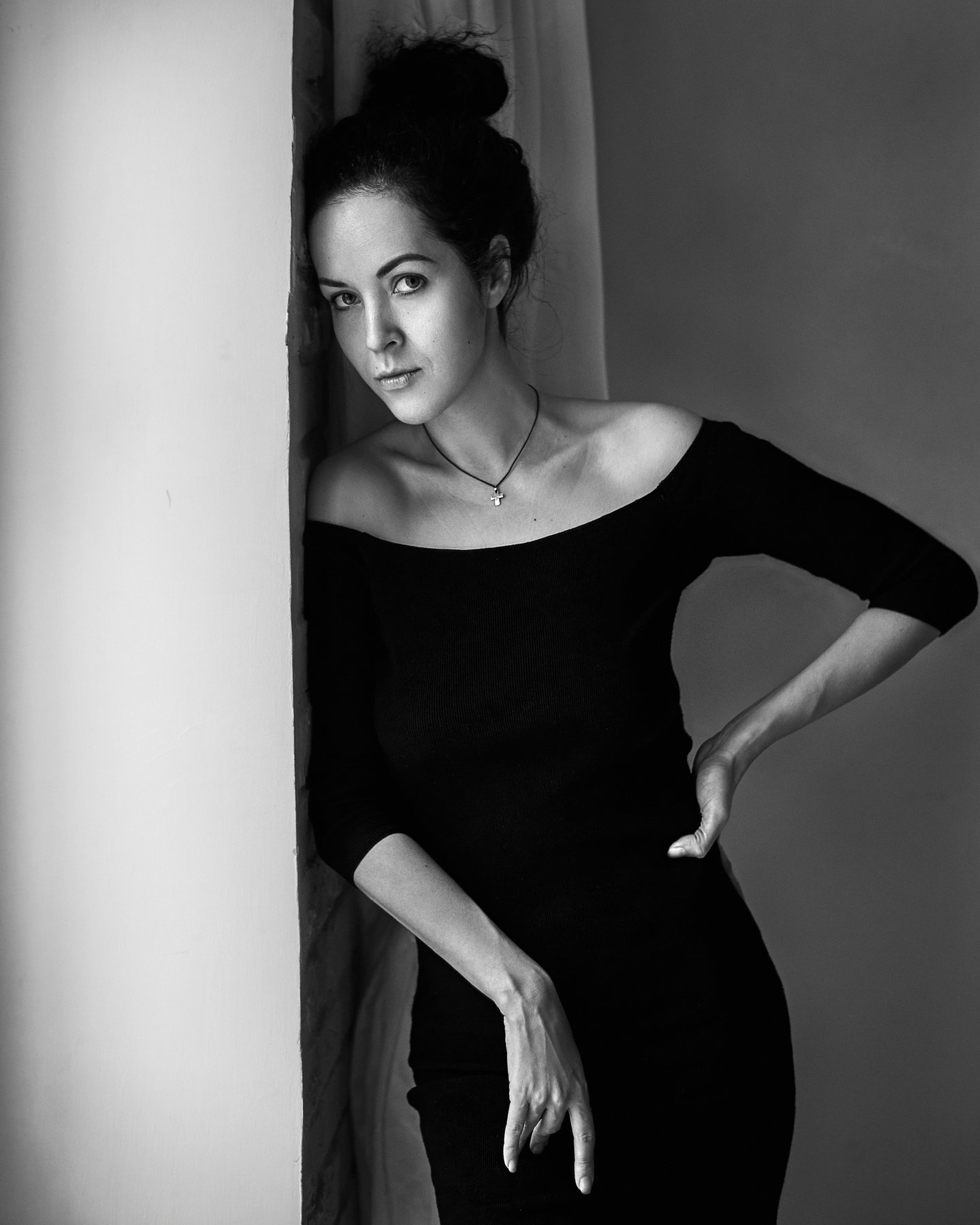 женщина, черно-белое, натуральный свет, свет из окна, черное платье, красивая женщина, модель, Андрей Шепель