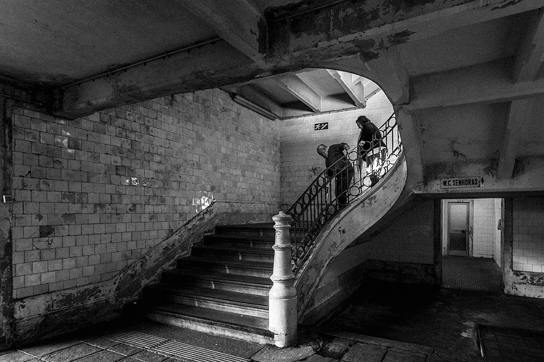 market, stairs, old, people, street, Oporto, Portugal, Antonio Coelho