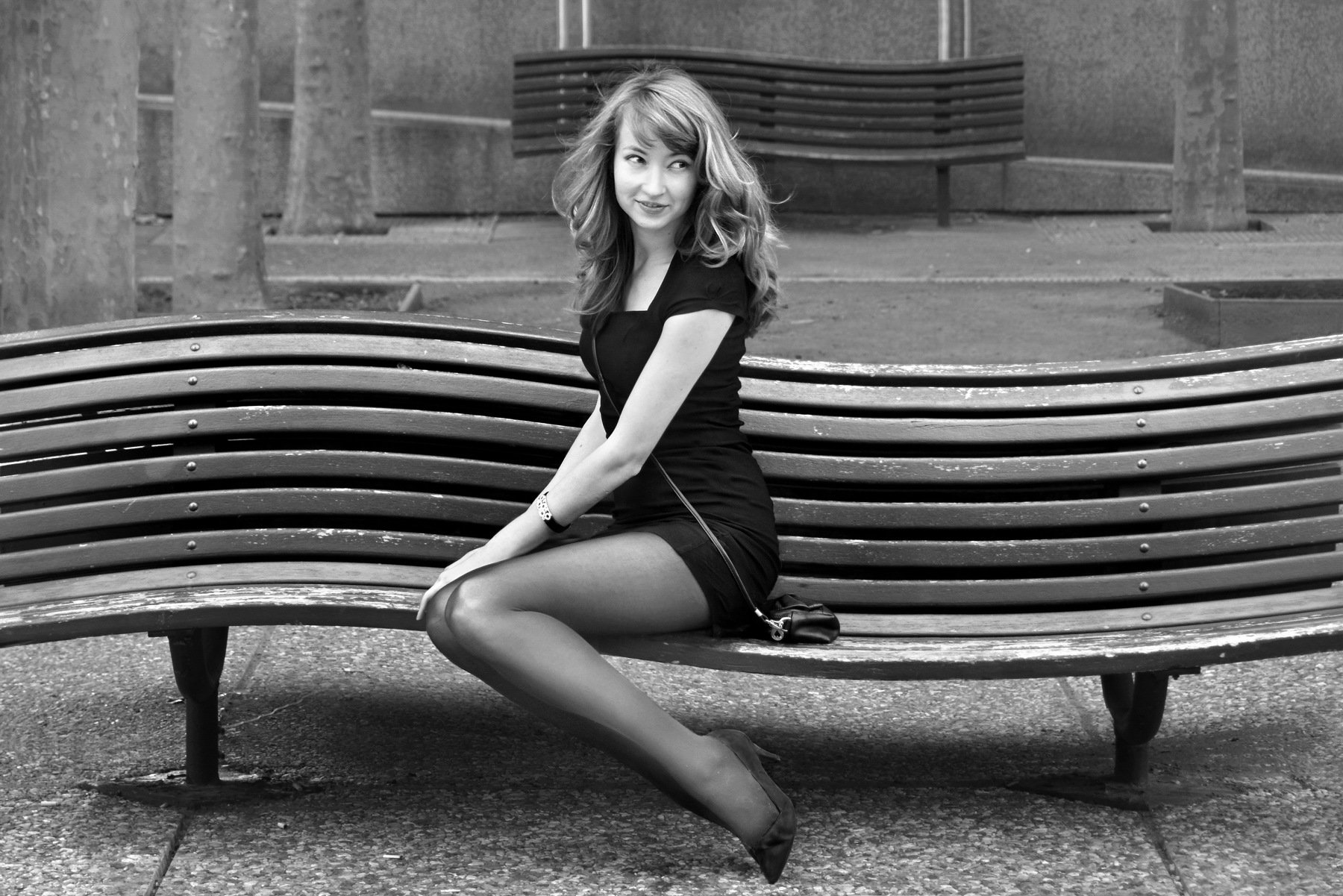 girl, model, sitting, paris, city, portait, black and white, waves, bench, hair, smile, seduction, legs, street, Endegor