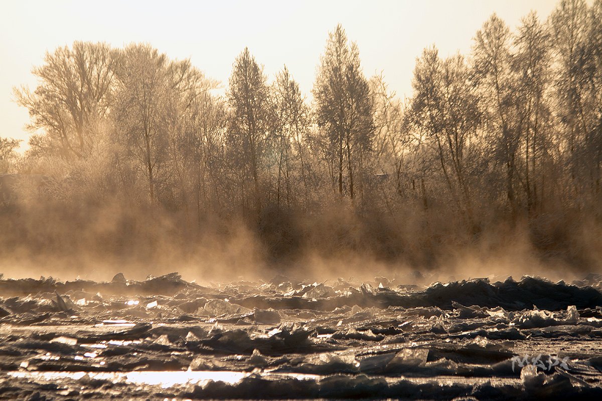 движение льда после поднятия воды в реке. зима, январь., Шангареев Марс