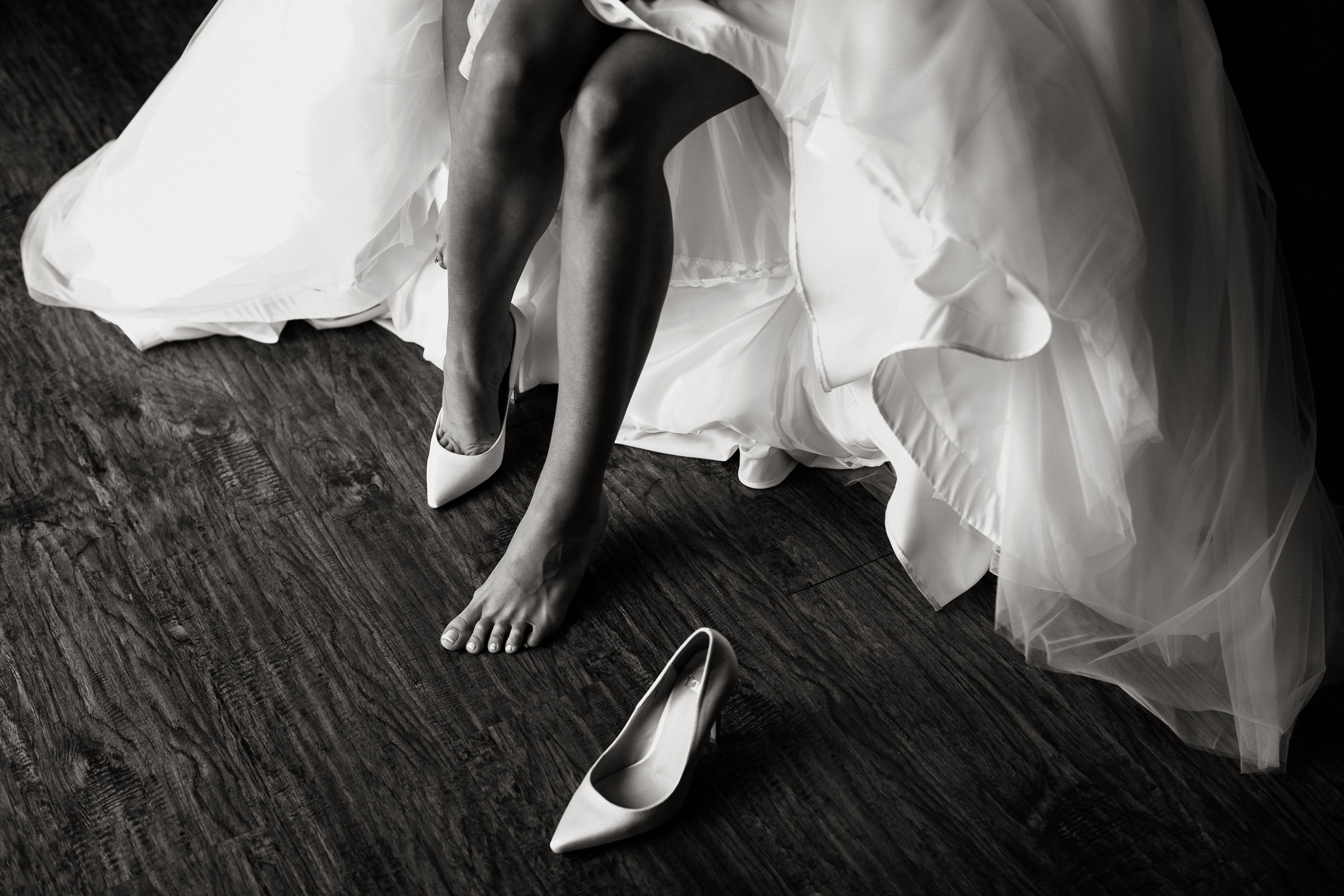 чб, невеста, сборы, ножки, свадебное платье, свадьба, Антон Блохин