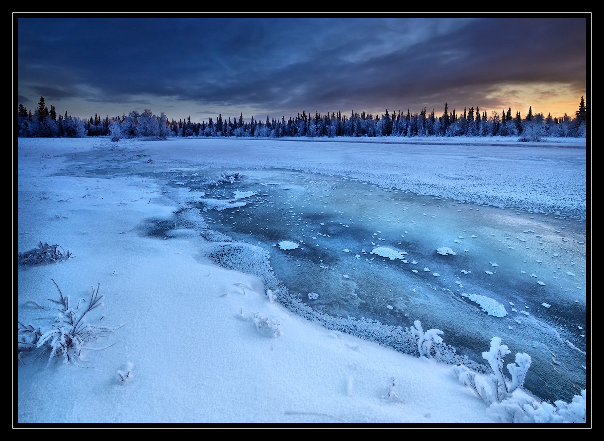 Лед на реках и озерах. Замерзшее Чудское озеро. Чудское озеро зимой. Река зимой. Замерзшая река.
