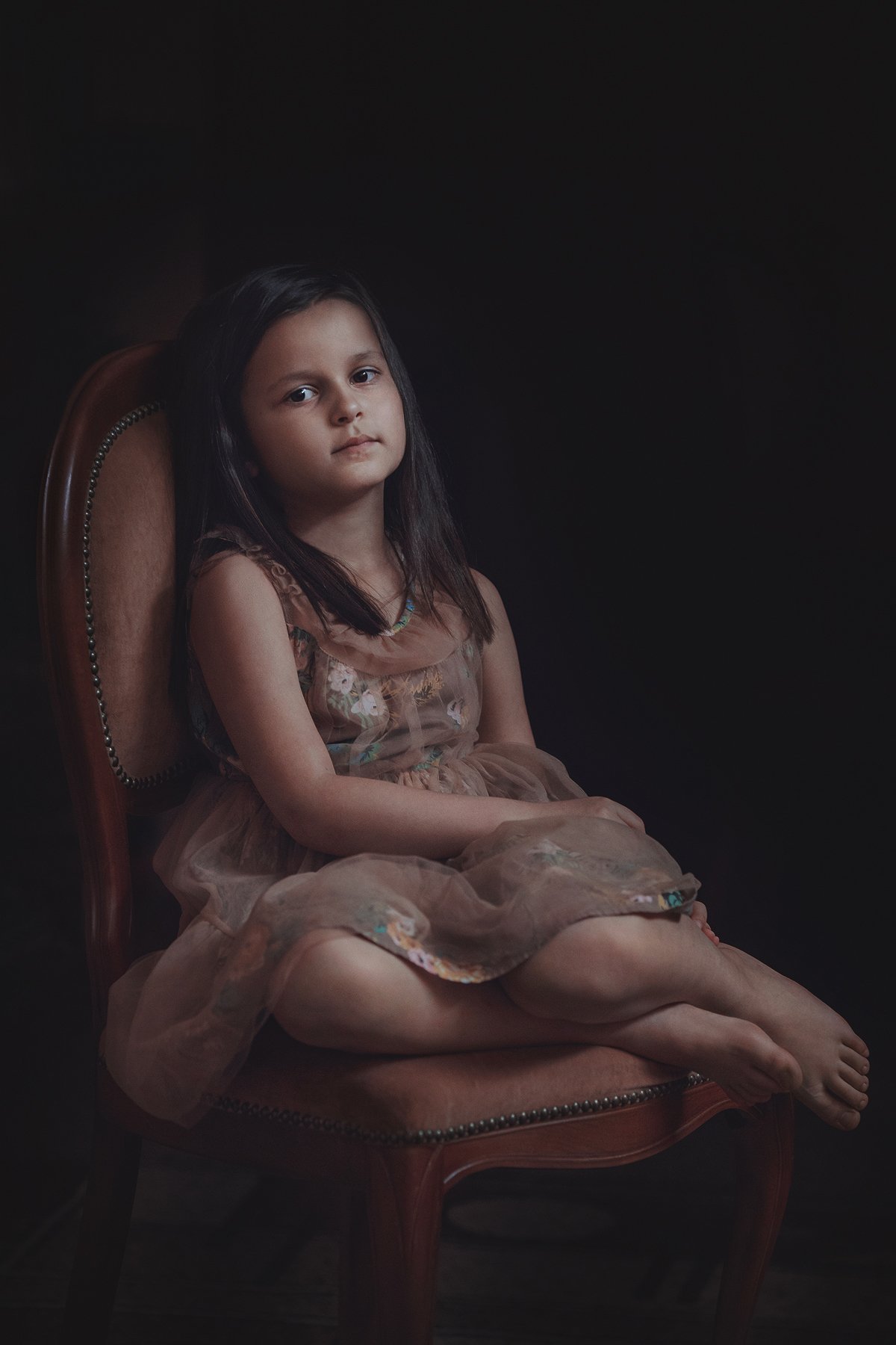 девочка, тень, стул, комната, портрет, низкий ключ, Юлия Дурова