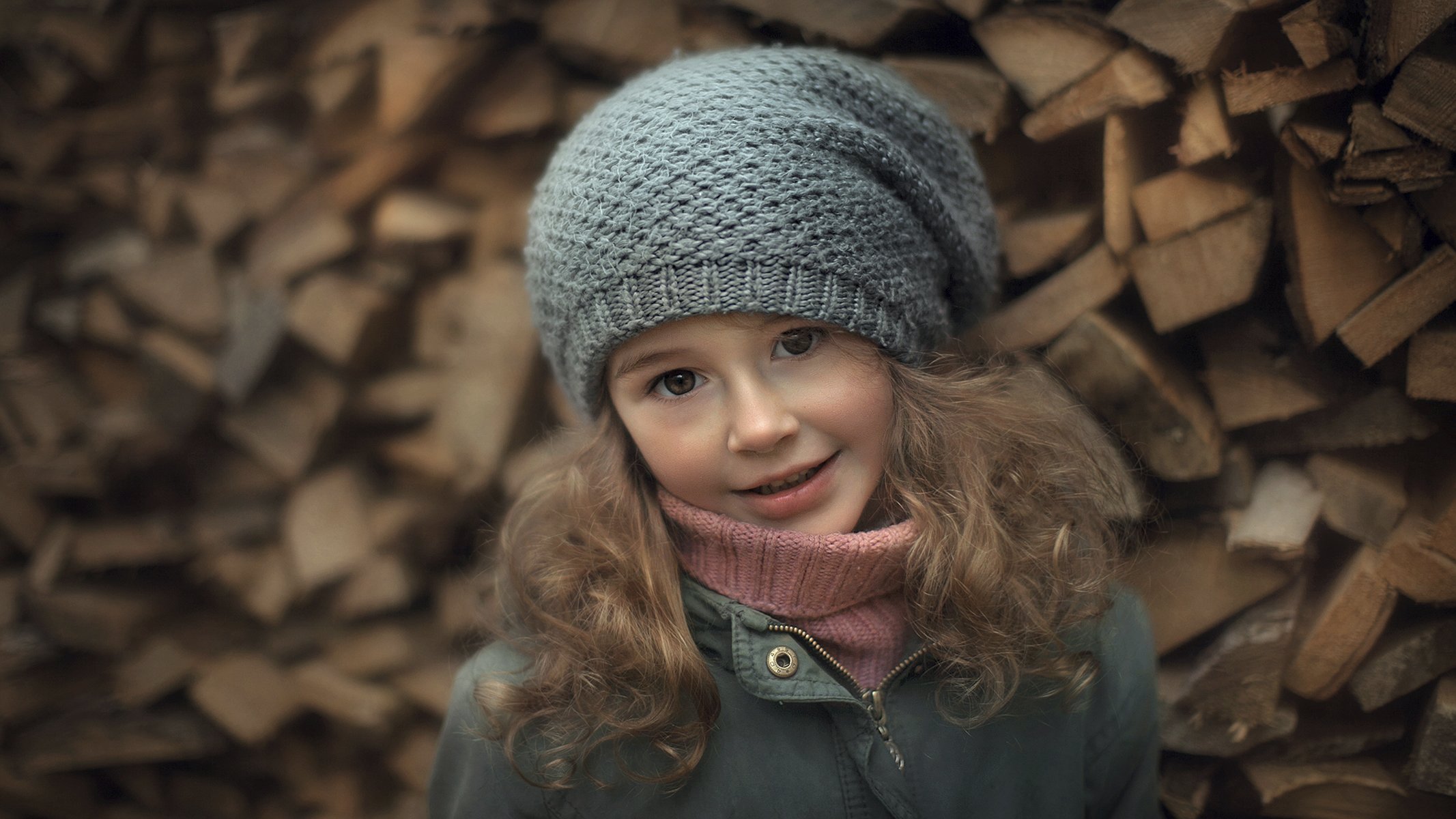 портрет девочка ребенок малыш улыбка глаза взгляд кудри дерево, Липатова Анна