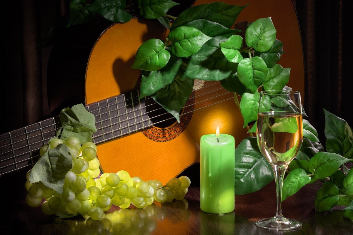 настроение, лирика, гитара, виноград, натюрморт, свеча, зеленые листья, бокал, белое вино, романс, Tom Fincher
