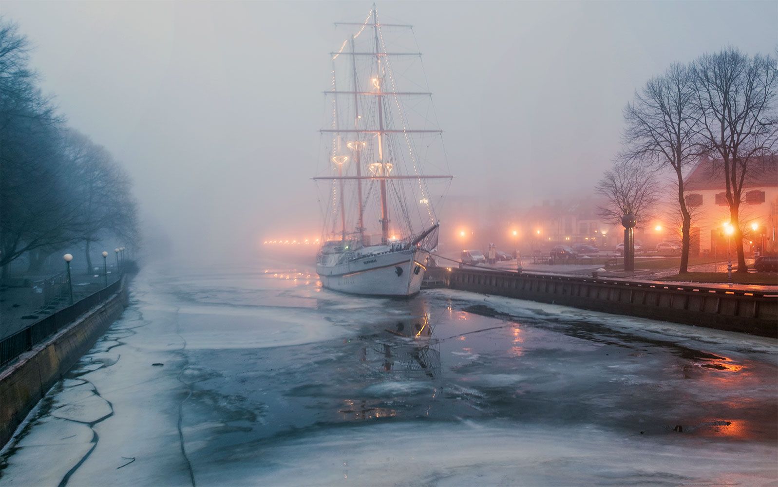 cityscape,ship,river,winter,ice,foggy, Daiva Cirtautė