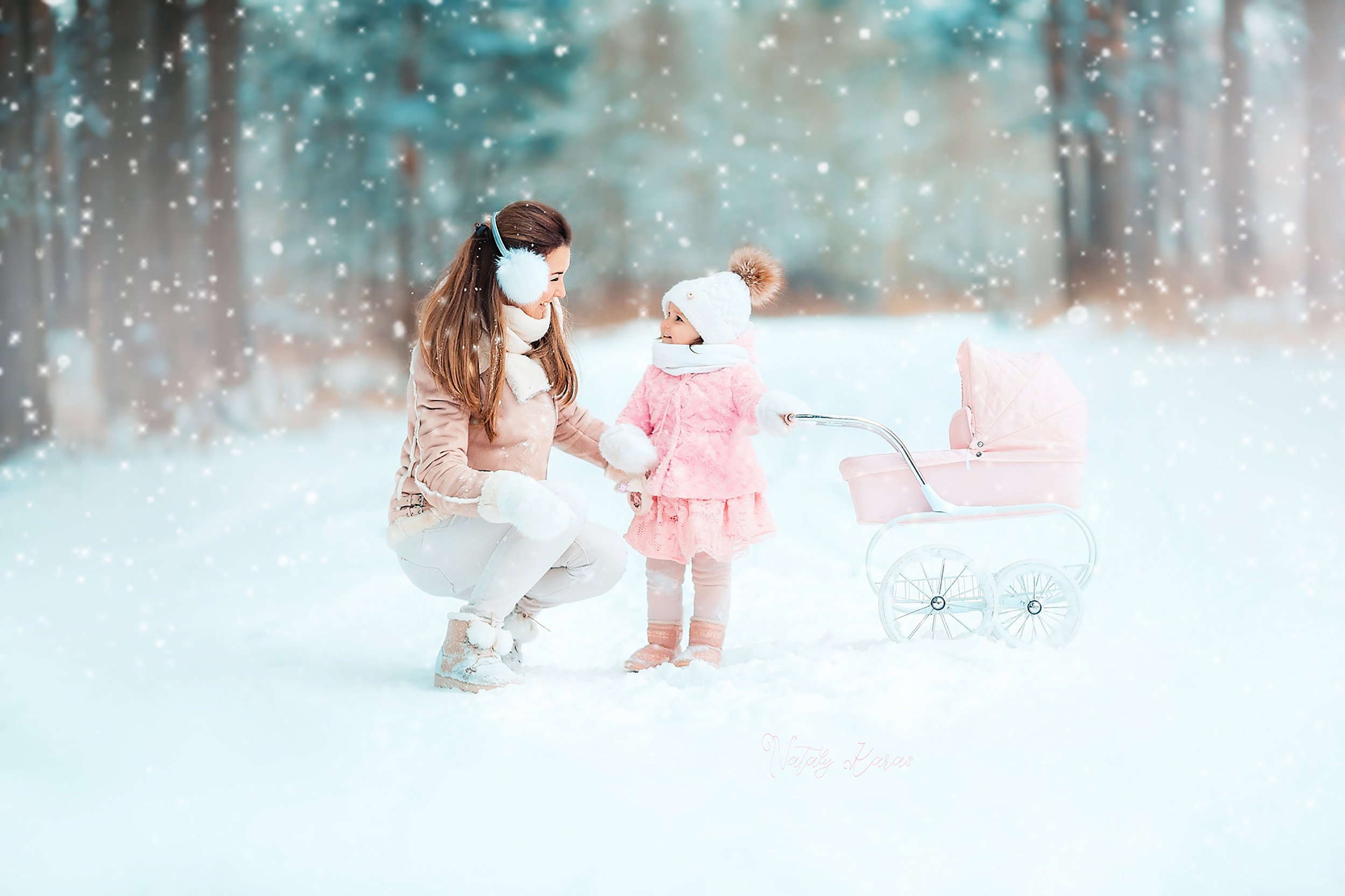 мама дочь зима снег прогулка лес любовь семья эмоции радость момент, Наталья Карась