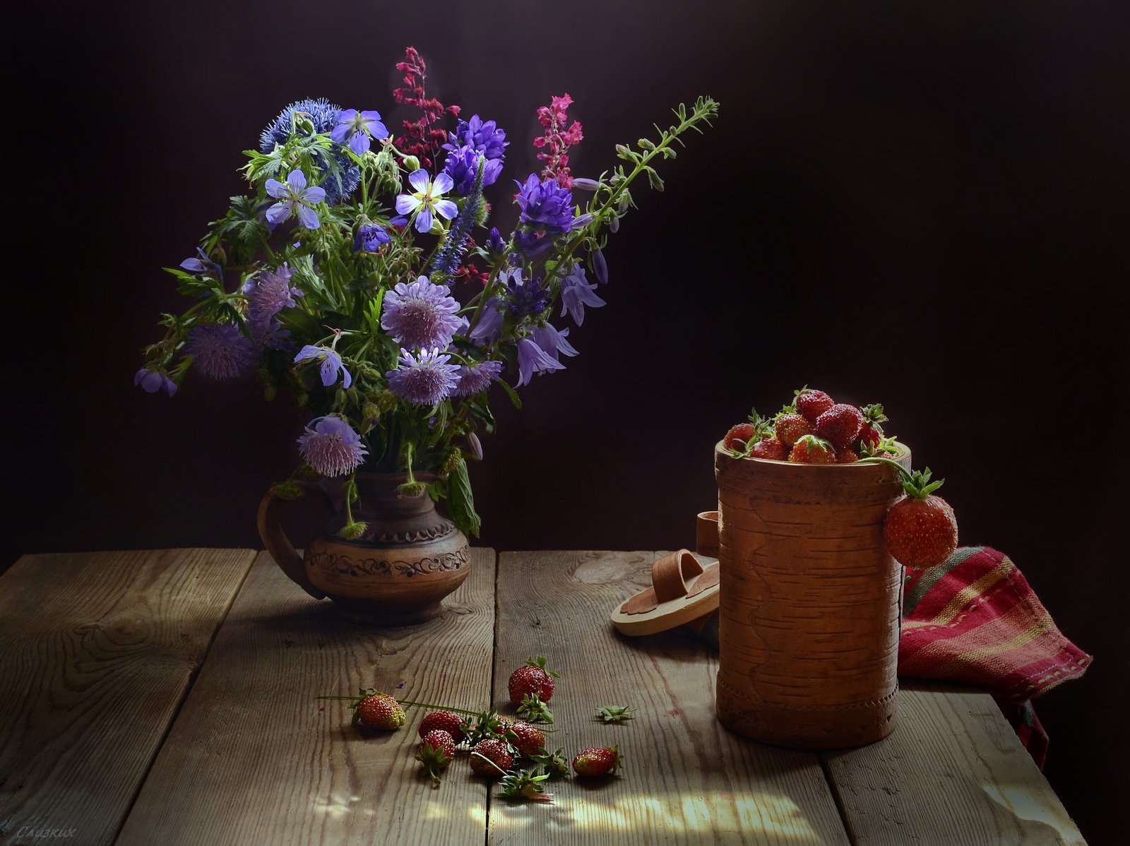 букет,цветы,лето,аромат,ягода,туесок, молочник,керамика, клубника,тепло,вкус, Инаида