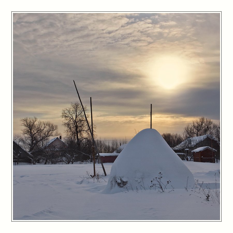 зима, пейзаж, снег, деревья, деревня, небо, стог, Oleg Dmitriev